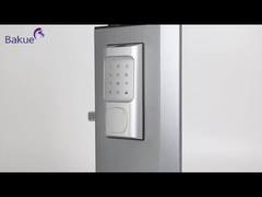 Uzaktan kumandalı, ölü kilitli akıllı kapı kilidi, geçit yolu veya akıllı telefon uygulamasıyla kontrol edilir.