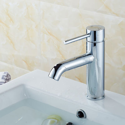Temizlenmiş su çıkışı olmayan mekanik kromlu lavabo muslukları